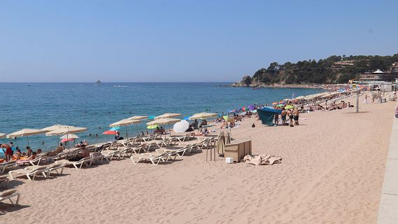 Les reserves d'�ltima hora i les destinacions de proximitat marquen l'estiu dels catalans