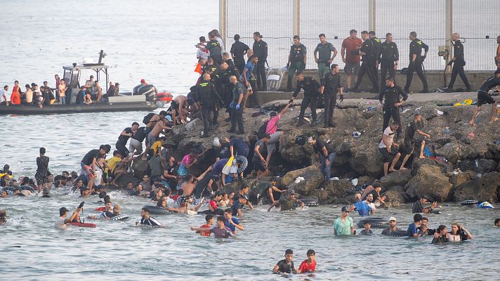 Crisis humanitaria en Ceuta por la llegada de migrantes - Españoles en la mar