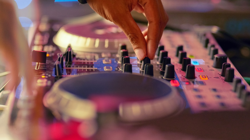 Brunch Electronik- Normativa europea de la IA - Rep�s de l'Estiu XL amb David Balaguer - Estiu XL | Escoltar