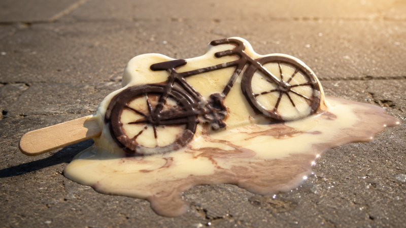 Reflejos en el agua II - Las bicicletas son para el verano - 04/08/26 - Reflejos en el agua | Escuchar