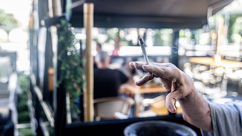 English Language Broadcast - Spain’s anti-smoking push - English Language Broadcast | Listen