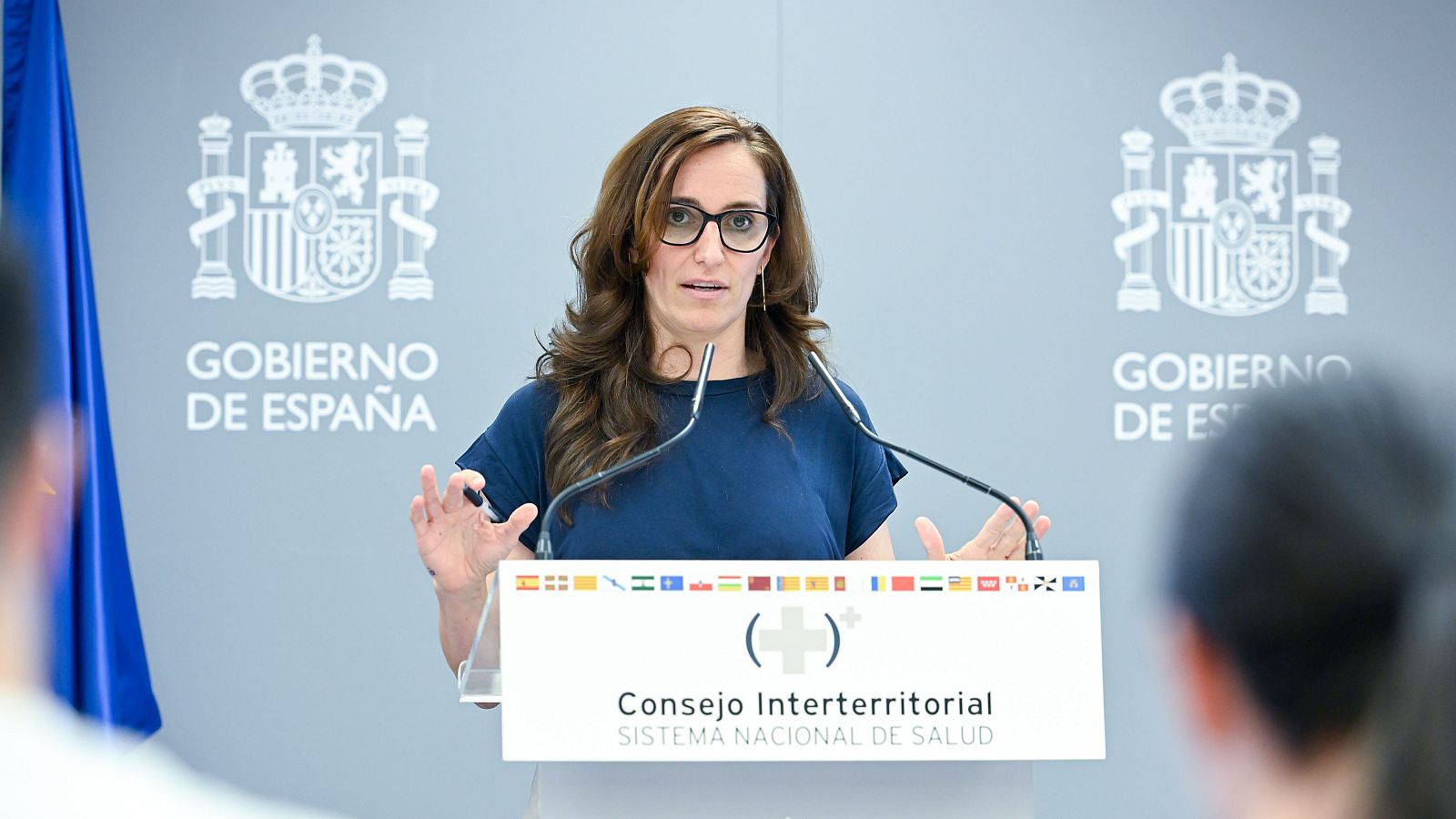 Mónica García: "Ayuso no solo vende áticos, también a su consejero" - Las mañanas de RNE | Escuchar