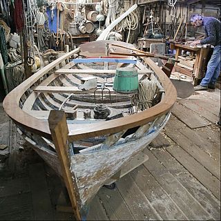 Carpinteros de ribera, artesanos de la madera y el mar