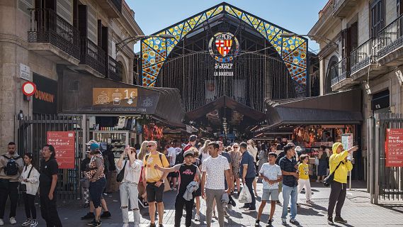 La Boqueria nota l'impacte de les obres de la Rambla en plena campanya d'estiu