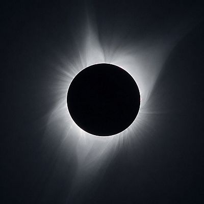 Con la mirada en el cielo: el eclipse, una experiencia inolvidable - Navarra Informativos | Escuchar