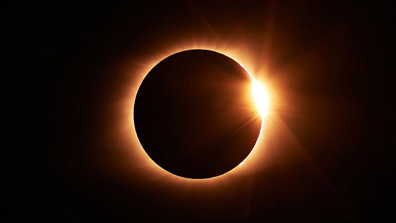Vistas al mar I - Ya viene el eclipse - 07/08/26 - Vistas al mar | Escuchar