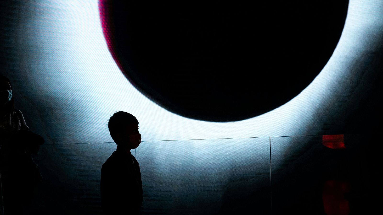 Eclipsi solar: consells per protegir la vista dels infants