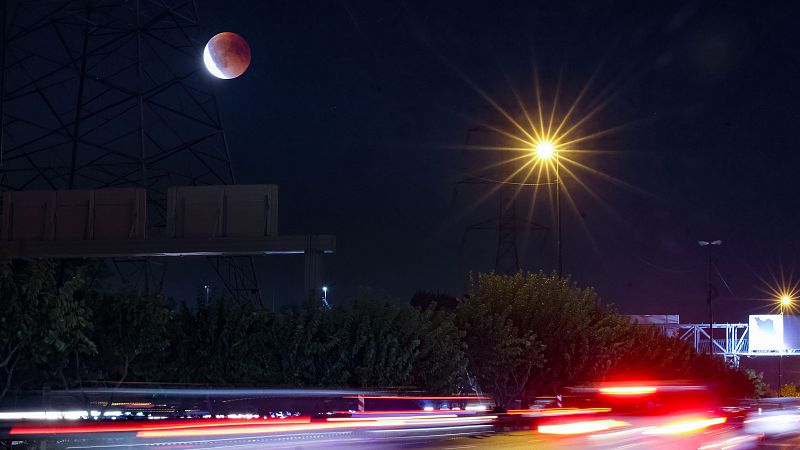 Seguridad vial en Radio 5 - Eclipse: Ojo, la carretera no es un mirador - 09/08/26 - Escuchar ahora