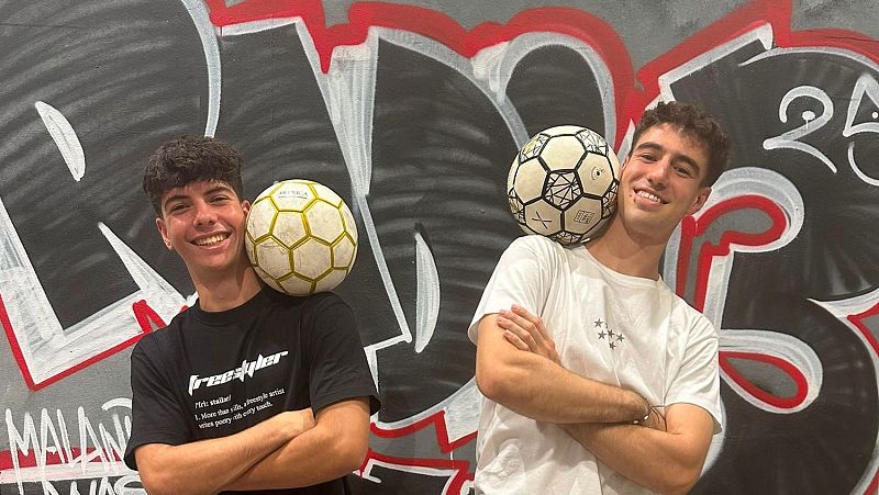 La soledad del corredor de fondo - Diego Piquera y Sergio Sancho, representantes de Espa�a en el Mundial de Freestyle F�tbol - 12/08/26 - Escuchar ahora