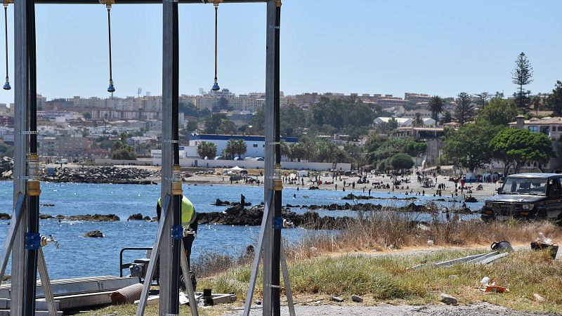 AUGC: "El esfuerzo no puede ser una solución permanente a la falta de efectivos en Ceuta y Melilla" - Las mañanas de RNE | Escuchar