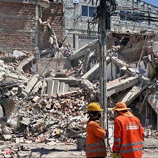 Colombia busca a los cientos de desaparecidos por el terremoto de magnitud 7.4 que sacudía este lunes el oeste del país