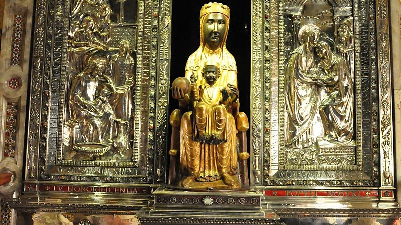 L?arxiu recull la celebraci� eucar�stica commemorativa dels 50 anys de l?entronitzaci� de la Mare de D�u de Montserrat, amb el trasllat de la imatge i l?homilia de monsenyor Carles.