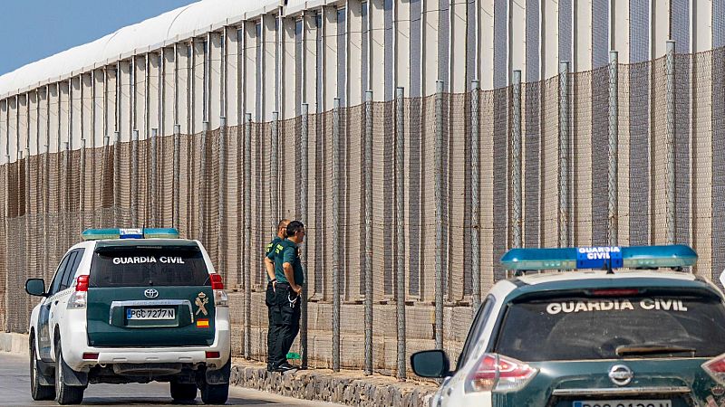 La Guardia Civil suspende la concesión de nuevos permisos, licencias o vacaciones a los agentes de Melilla | Escuchar