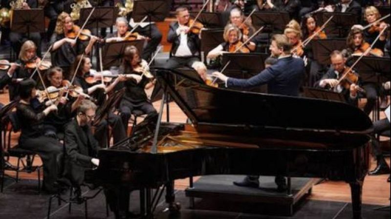 Concierto de verano - Alexandre Tharaud con la Philzuid desde el Concergebouw de �msterdam - 14/08/26 - Concierto de verano | Escuchar