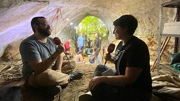 Atopar restos humanos, a "gran esperanza" das escavacións na Cova Eirós, en Triacastela