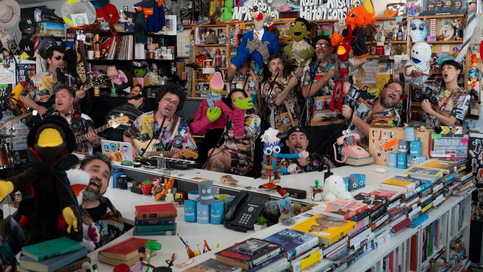 Abya Yala - Tiny Desk: Cuando Latinoam�rica se sent� detr�s del escritorio - 16/08/2026 - Escuchar ahora