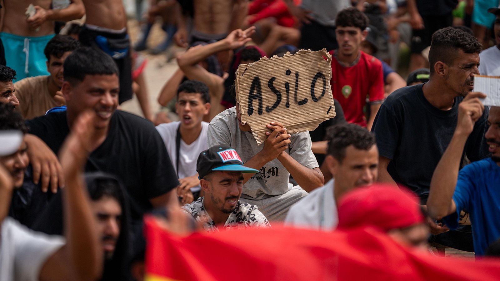 Crisis en Ceuta: "Si el Gobierno no responde, iremos a cualquier instancia" - Las mañanas de RNE | Escuchar