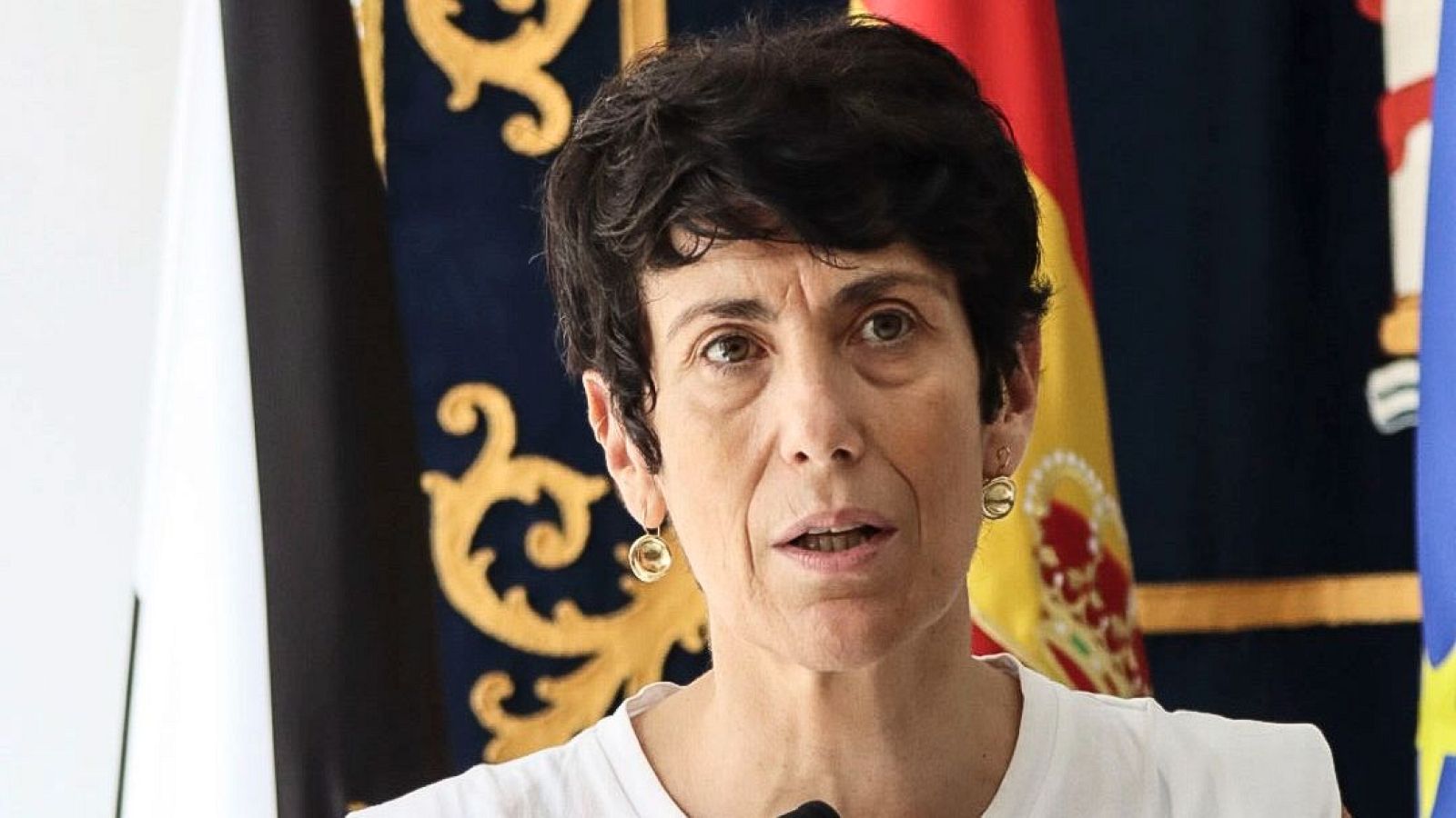 Elma Saiz: "Hay que proteger el interés general del menor" - Las mañanas de RNE | Escuchar