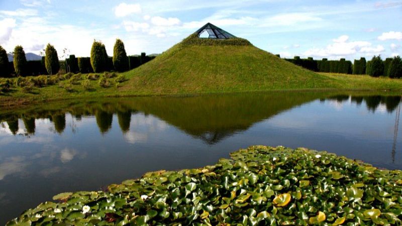 Un jardín de 15 hectáreas con flora y arte de todo el mundo para ver el eclipse - Asturias Informativos | Escuchar