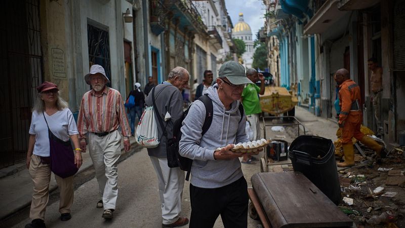 El mat� de R�dio 4 - Edici� Estiu - Yoani S�nchez: "Cuba est� en una situaci� d'emerg�ncia humanit�ria, hi ha gent morint de gana" - El mat� de R�dio 4 | Escoltar