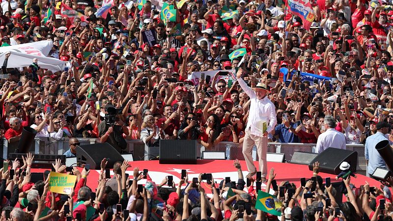 El mat� de R�dio 4 - Edici� Estiu - Brasil entra en campanya: Lula parteix com a favorit, per� Fl�vio Bolsonaro retalla dist�ncies - El mat� de R�dio 4 | Escoltar