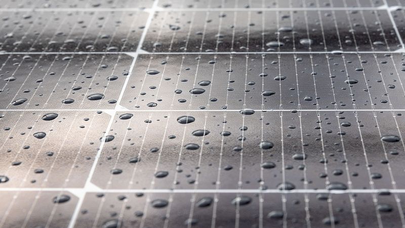Gotas de lluvia para generar electricidad, las nuevas placas