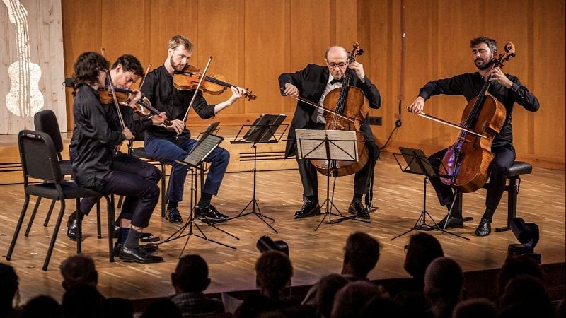 Concierto de Verano - Miklos Per�nyi y el cuarteto Hanson desde el Festival Internacional Pau Casals - 25/08/26 - Concierto de verano | Escuchar