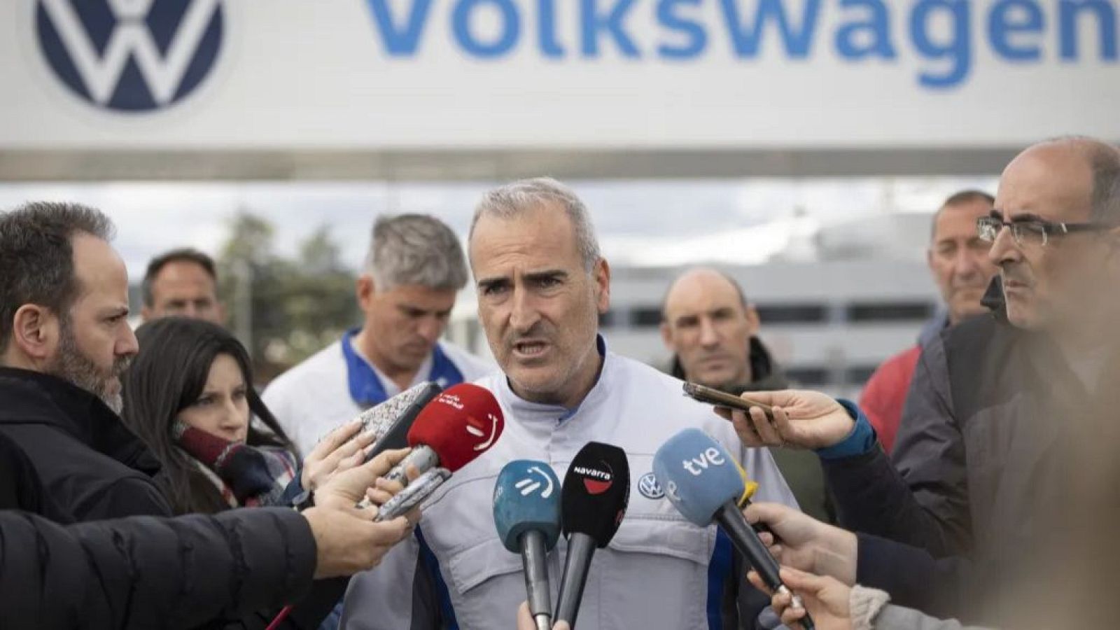 Volkswagen Navarra proyecta su empleo con el nuevo turno de fin de semana - Navarra Informativos | Escuchar