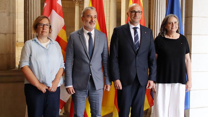 Barcelona impulsa quatre noves residències per a gent gran | Escoltar