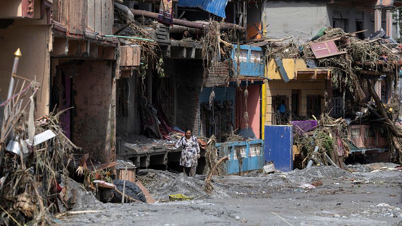 Cinco Continentes - Nepal busca a cientos de desaparecidos por la riada - Escuchar ahora