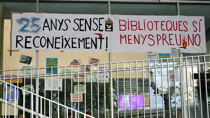 Les biblioteques de Barcelona mantenen la vaga indefinida al setembre | LAURA HURTADO