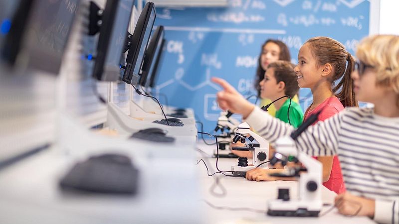 Protegemos tu privacidad - Quien es quien en el tratamiento de datos en tu centro educativo - 04/09/26 - Escuchar ahora