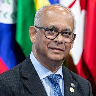 Albert Ramdin, secretario general de la OEA: "No queremos una confrontación militar en Cuba"