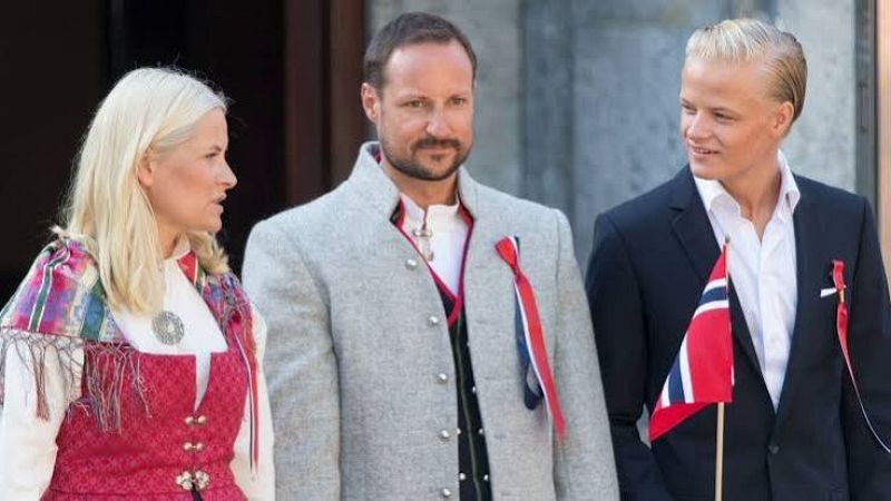 Haakon VIII jura como nuevo rey de Noruega - Escuchar ahora