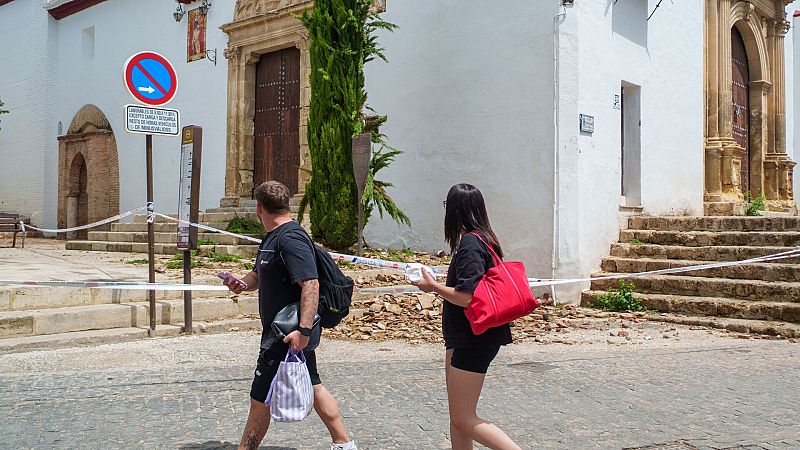 English Language Broadcast - Earthquakes in Granada - English Language Broadcast