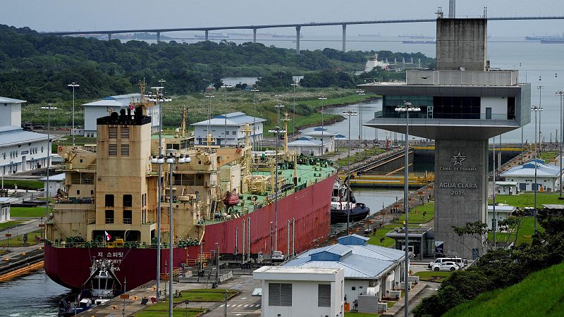 Cinco Continentes - El Canal de Panamá restringe el tráfico de buques para ahorrar agua - Escuchar ahora
