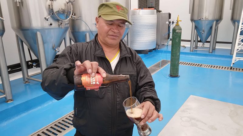 Reportajes 5 continentes - La Roja: una cerveza para salir del conflicto en Colombia - Escuchar ahora