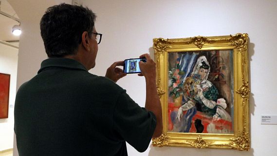 Pilar Gir� homenatja Cuixart amb 'Vincles' a l'Espai Thyssen