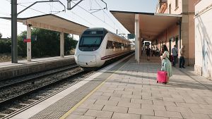 Els usuaris del tren AVANT de la l�nia Lleida - Barcelona denuncien el deteriorament del servei