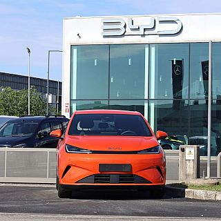La crisis del automóvil pasa por alianzas con los chinos