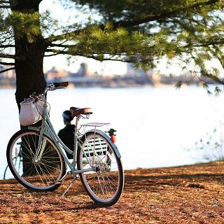 Paseo en bici por el río