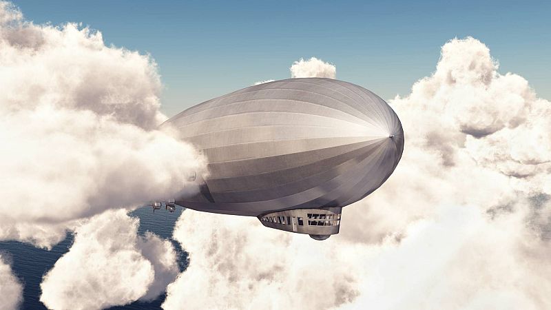 Dirigible plateado de diseño clásico volando entre nubes sobre un océano azul oscuro, con góndola inferior y ventanas rectangulares.