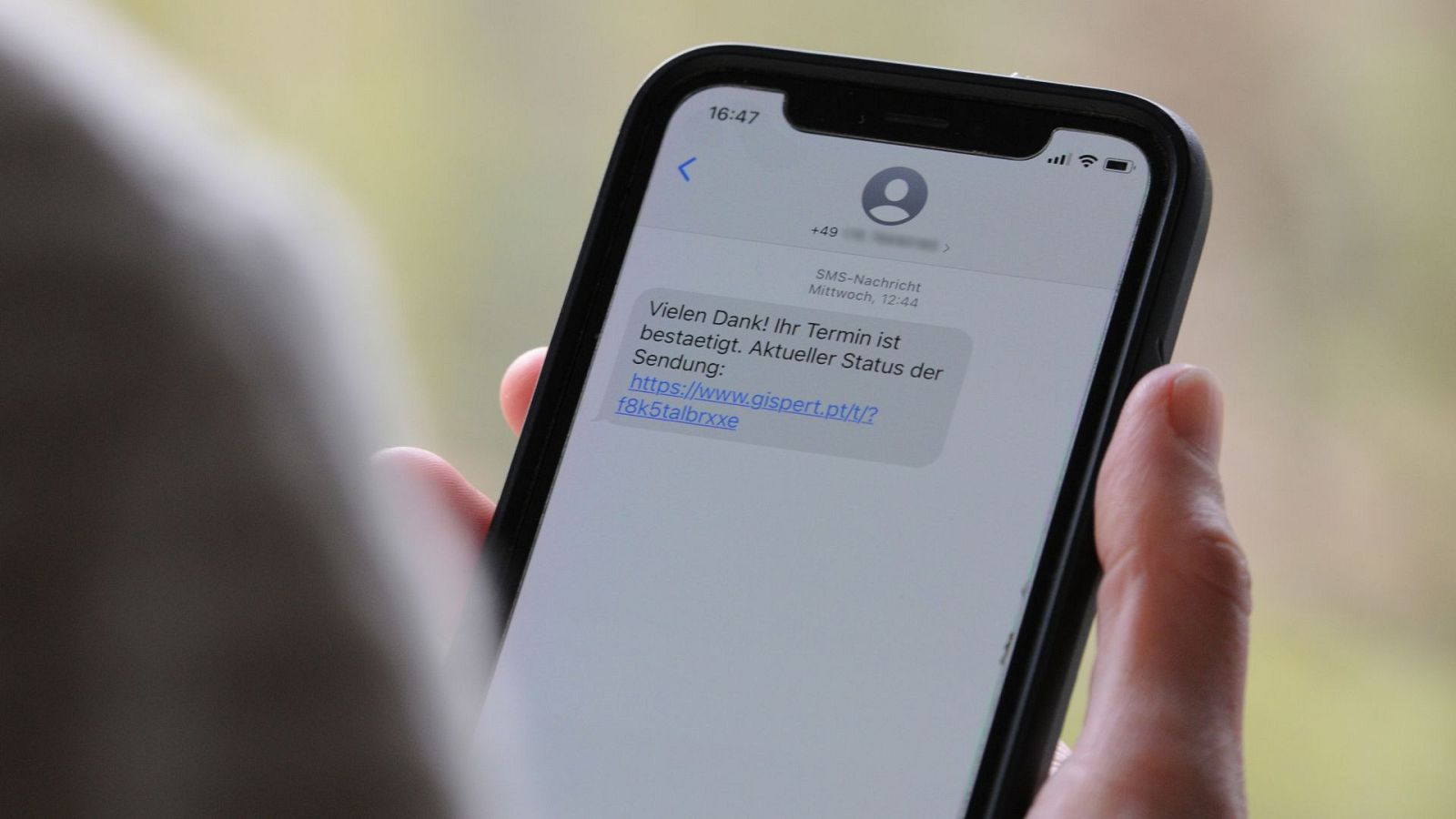 La OCU pide no bajar la guardia ante los SMS fraudulentos pese al nuevo sistema de bloqueo - Las mañanas de RNE