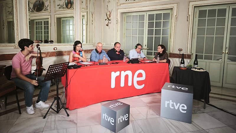Especial de RNE desde Almendralejo, "la Ciudad del Cava" desde el Teatro Carolina Coronado, donde se presentaron las primeras botellas de la DO Cava