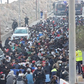 Tertúlia | El trasllat dels migrants al port de Ceuta - Ayuso posa en venda el seu àtic - Tret de sortida a la campanya preelectoral