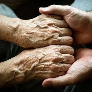 Dia Mundial de l'Alzheimer, una malaltia neurodegenerativa que afecta 150.000 persones a Catalunya, unes 800.000 a tot Espanya.