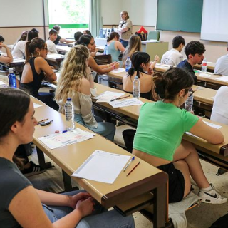 Eleccions regionals a Alemanya i legislatives a Rússia - El debat educatiu amb Iolanda Segura - Tertúlia sobre el Consell d'Educació i la trama judicial contra el PSOE - El colofó de Toni Mata