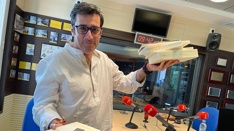 LIBROS "Viaje por el universo literario de Javier Cercas" de Ángel Manuel Silva - 22/09/2026 - Escuchar ahora