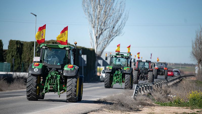 Cinco columnas de tractores se dirigen a Madrid