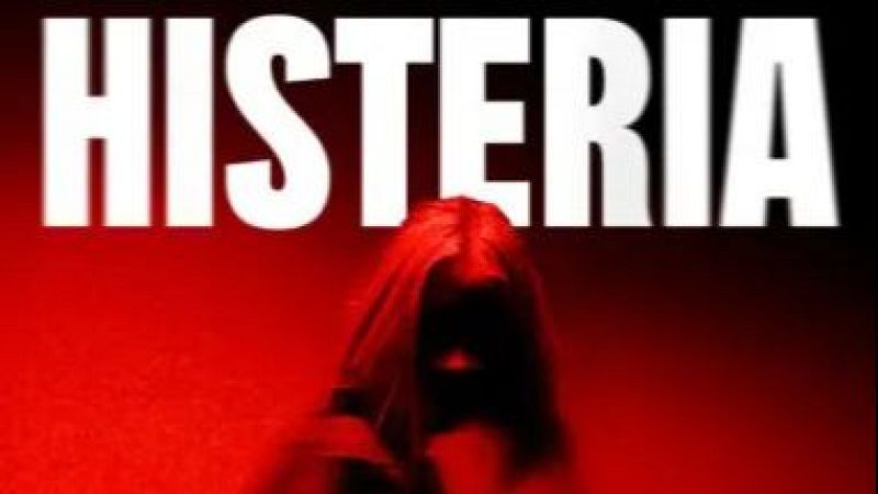 Silueta de persona con rostro oculto por cabello y sombras, bajo el t�tulo "HISTERIA" en letras blancas sobre fondo rojo intenso. Atm�sfera dram�tica.
